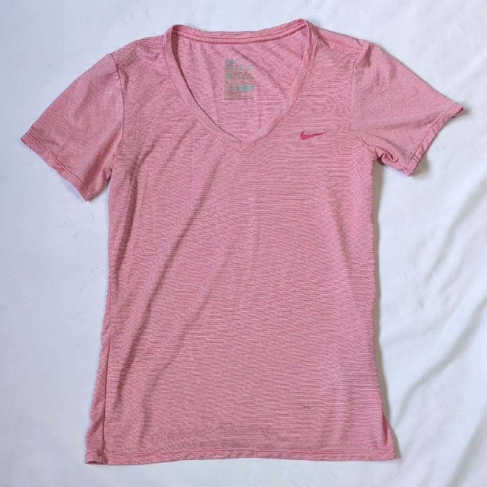☘️Nike Pink Fitted Short Sleeve T-Shirt